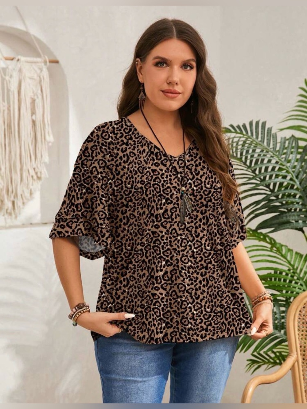 Emery Rose Women's Plus V-Neck Graphic Tee Leopard Print Top! Size 3XL.